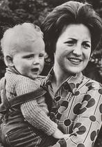 P716 ansichtkaart margriet en bernard op vakantie 1972, Verzamelen, Ophalen of Verzenden, 1960 tot 1980, Gelopen, Sterren en Beroemdheden