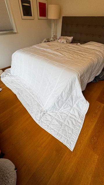 Bed sprei zeer groot  wit met glans 3.20 x 3.20 lits-jumeaux beschikbaar voor biedingen