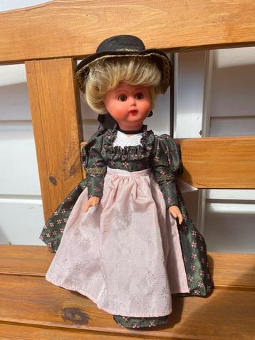 Vintage klederdracht souvenier pop slaapogen | 30 cm beschikbaar voor biedingen