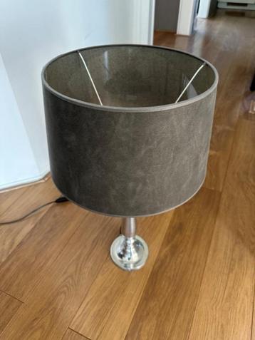 schemerlamp beschikbaar voor biedingen