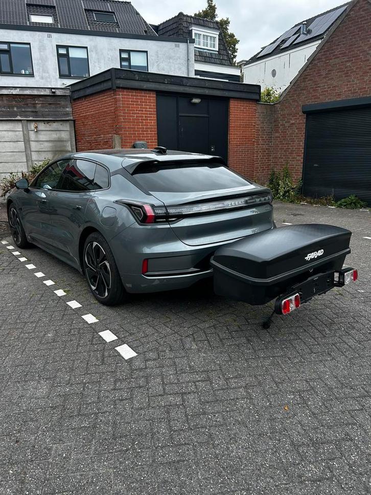Te huur trekhaakkoffer 300 Liter, Auto diversen, Dakkoffers, Zo goed als nieuw, Ophalen