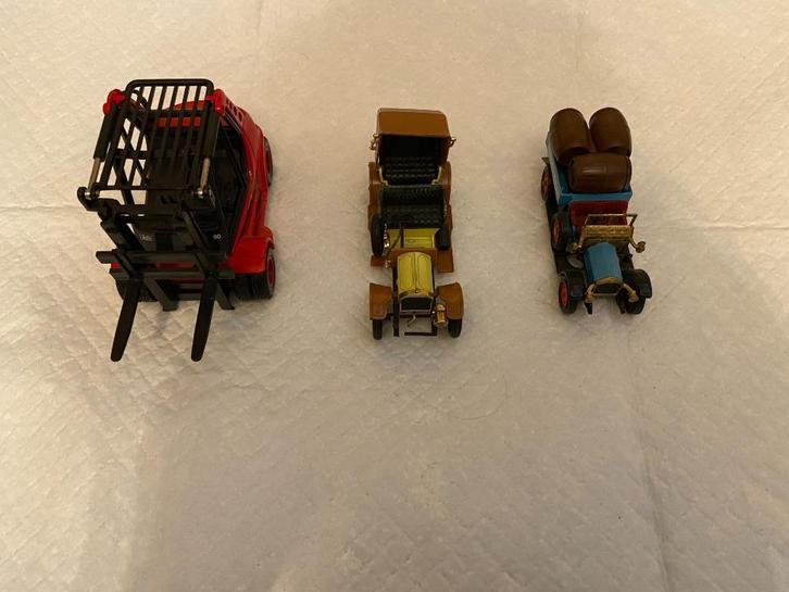 2 mooi miniatuur oud model auto's 1 is van metaal, Verzamelen, Automerken, Motoren en Formule 1, Zo goed als nieuw, Auto's, Ophalen of Verzenden