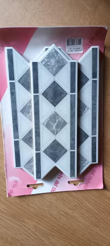 Dicht pakje met 5 TEGEL SIERSTRIPS 20 x 7,5 cm., Doe-het-zelf en Verbouw, Tegels, Nieuw, Wandtegels, Keramiek, Ophalen of Verzenden