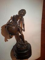 Bronzen beeld de waterdrager  Auguste Moreau, Antiek en Kunst, Kunst | Beelden en Houtsnijwerken, Ophalen of Verzenden