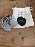 Babyslofjes Mini Moccasins lichtgrijs suède maat 11,5, Verzenden, Zo goed als nieuw, Jongetje of Meisje, Slofjes