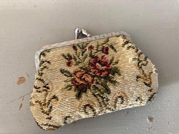 Antiek vintage petit point gobelin knip portemonnee beursje beschikbaar voor biedingen