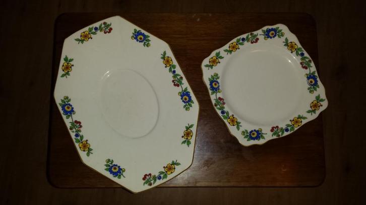 Crown Ducal servies - 2 grote oude schalen met bloemetjes, Antiek en Kunst, Antiek | Servies los, Ophalen of Verzenden