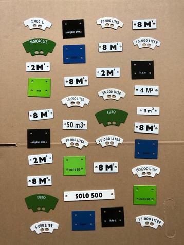Emaille bordjes. 37 stuks. Benzine en olie. Langcat. NOS beschikbaar voor biedingen