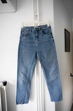 Blauwe jeans high waist Stradivarius maat 34, Zo goed als nieuw, W27 (confectie 34) of kleiner, Stradivarius, Verzenden