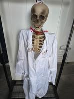 Lab jas met 'bloedketting' en haarspeld, Ophalen, Nieuw, Maat 46/48 (XL) of groter, Carnaval