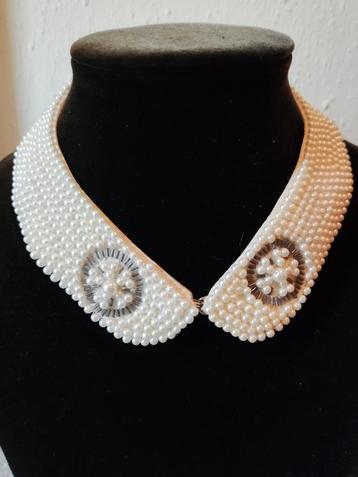 Prachtig antiek kraagje met pareltjes  beschikbaar voor biedingen