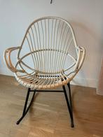 Unieke vintage rotan schommelstoel, Huis en Inrichting, Stoelen, Ophalen, Gebruikt, Wit, Vintage