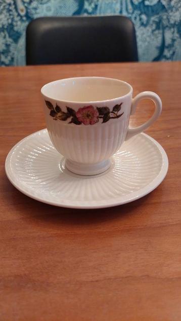Wedgwood "Briar Rose" theekop en Schotel - Engels Porselein beschikbaar voor biedingen