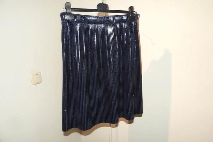 Golden Goose ijs blauwe rok structuur glans Als Nieuw s/m, Kleding | Dames, Rokken, Zo goed als nieuw, Maat 36 (S), Blauw, Knielengte