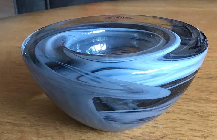 Kosta Boda Waxinelicht houder ATOLL grijs, Huis en Inrichting, Woonaccessoires | Kandelaars en Kaarsen, Zo goed als nieuw, Kandelaar