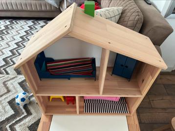 Ikea flisat huisje met inhoud poppenhuis beschikbaar voor biedingen