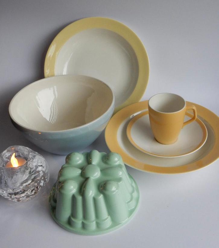 P. Regout pastel enkele serviesdelen, Huis en Inrichting, Keuken | Servies, Gebruikt, Bord(en), Overige stijlen, Aardewerk, Ophalen of Verzenden