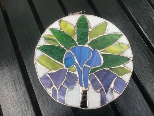 glaskunst: glas in lood raamhanger, LELIE, Antiek en Kunst, Antiek | Glas en Kristal, Ophalen of Verzenden