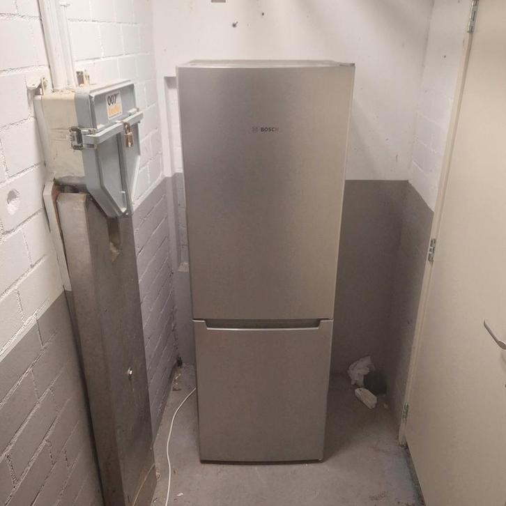 Nette Bosch Koelkast met Vriesvak - Energiezuinig (bezorging, Witgoed en Apparatuur, Overige Witgoed en Apparatuur, Gebruikt, Ophalen