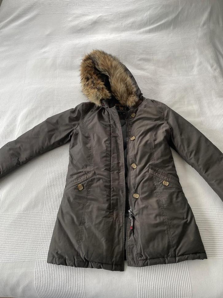 Woolrich winterjas parka donkergrijs met bontkraag, Kleding | Dames, Jassen | Winter, Gedragen, Maat 36 (S), Grijs, Ophalen of Verzenden