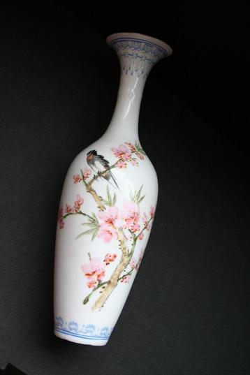 Eierschaal vaas handbeschilderd gemerkt beschikbaar voor biedingen