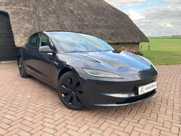 Tesla Model 3 RWD 60 kWh Antraciet grijs lage km. stand beschikbaar voor biedingen