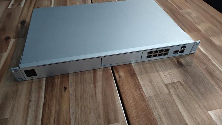Unifi UDM Pro, Computers en Software, Routers en Modems, Zo goed als nieuw, Ophalen of Verzenden