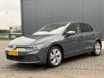 Volkswagen Golf 8 |110PK|1.0 TS|Life|2022|NAP|, Voorwielaandrijving, Zwart, 620 kg, Origineel Nederlands