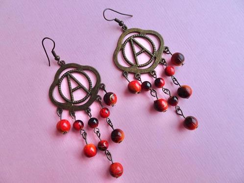 jwg Lange vintage 70s oorbellen letter A kralen rood koper, Sieraden, Tassen en Uiterlijk, Antieke sieraden, Broche, Overige materialen