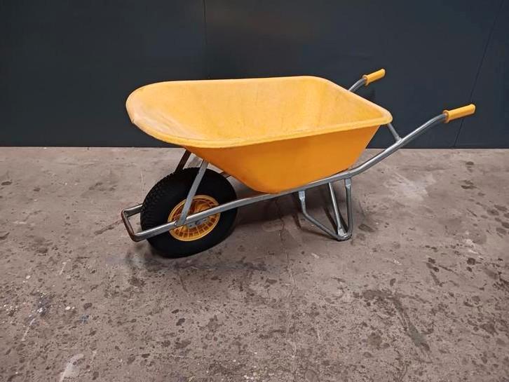 Strakke Fort kruiwagen met klein minpuntje in de bak., Doe-het-zelf en Verbouw, Gereedschap | Handgereedschap, Gebruikt, Ophalen