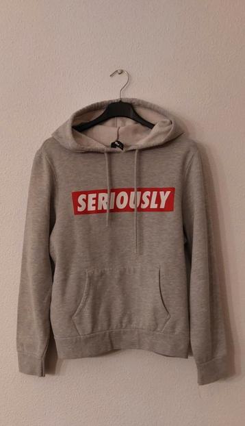 Hoodie FB Sister. Maat S.
Grijs met opdruk Seriously beschikbaar voor biedingen