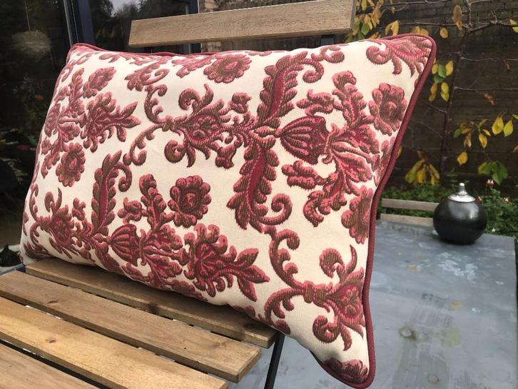 Sierkussen 40x60 cm van vintage stof, kleur ecru en wijnrood, Huis en Inrichting, Woonaccessoires | Kussens, Nieuw, Rood, Rechthoekig