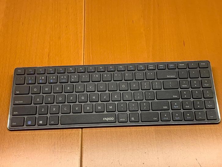 Toetsenbord Bluetooth Rapoo., Computers en Software, Toetsenborden, Zo goed als nieuw, Qwerty, Draadloos, Opvouwbaar, Ophalen of Verzenden