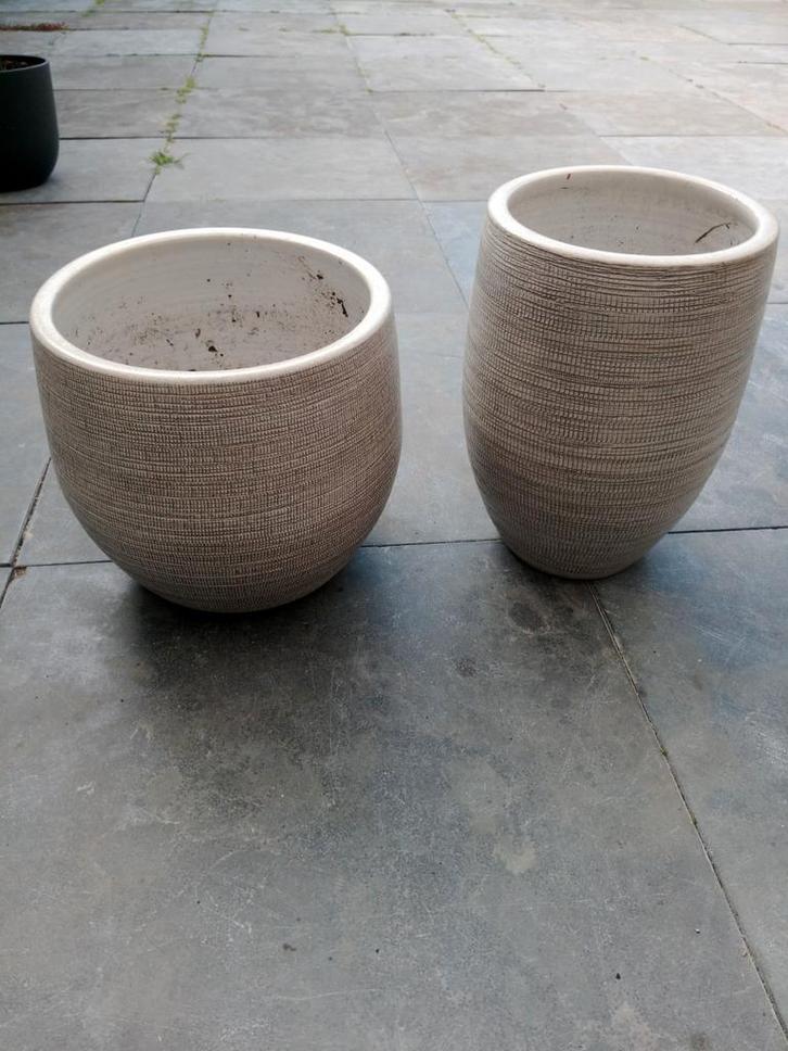 2 Pretoria zware bloempotten, Tuin en Terras, Bloempotten, Gebruikt, Aardewerk, Binnen, Minder dan 40 cm, Minder dan 25 cm, Rond