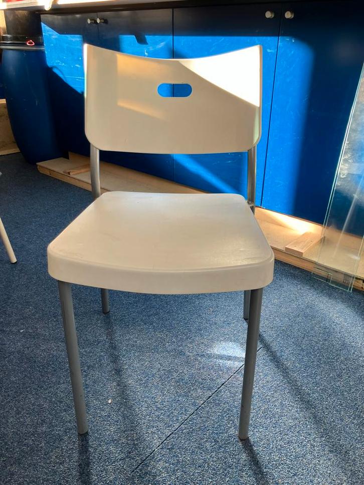 Witte Herman Stoel - IKEA, Huis en Inrichting, Stoelen, Gebruikt, Vijf, Zes of meer stoelen, Kunststof, Wit, Ophalen