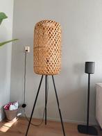 Rotan vloerlamp, Huis en Inrichting, Lampen | Vloerlampen, Ophalen, Zo goed als nieuw