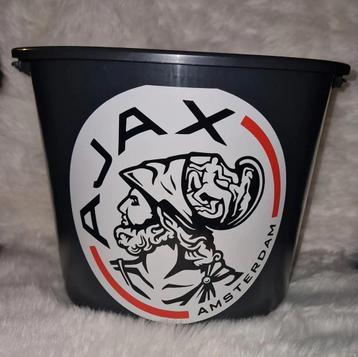 Ajax Amsterdam Emmer beschikbaar voor biedingen