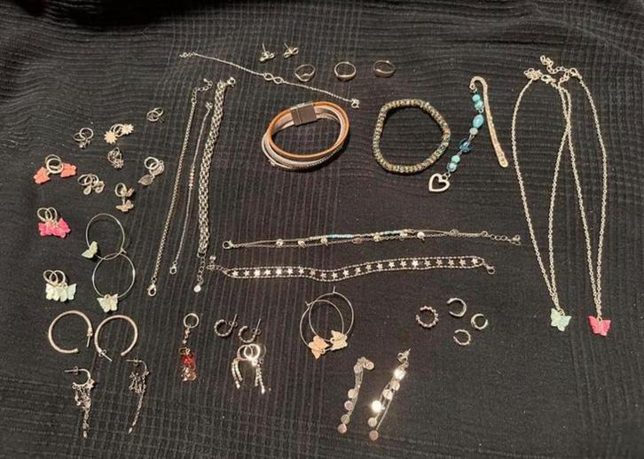 Partij sieraden oorbellen armbandjes enkelbandjes kettingen, Sieraden, Tassen en Uiterlijk, Oorbellen, Zo goed als nieuw, Overige materialen