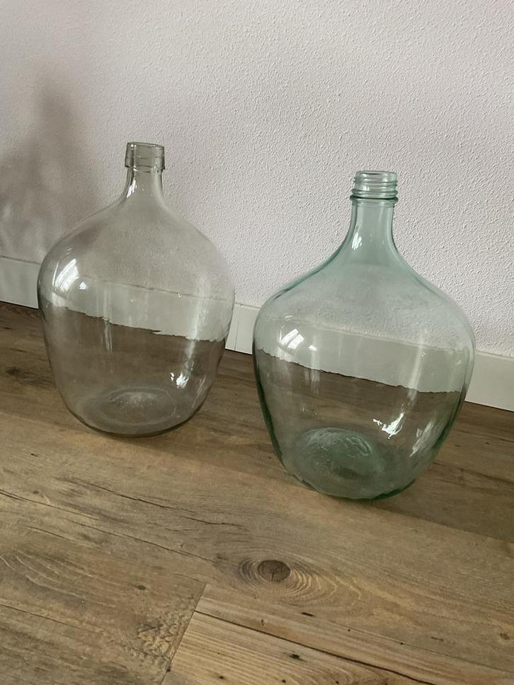2 Gistflessen - Decoratief, Huis en Inrichting, Woonaccessoires | Vazen, Gebruikt, Overige kleuren, 75 cm of meer, Glas, Ophalen of Verzenden