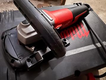 Milwaukee AGV15-125XC DEG-SET haakse slijper in koffer beschikbaar voor biedingen