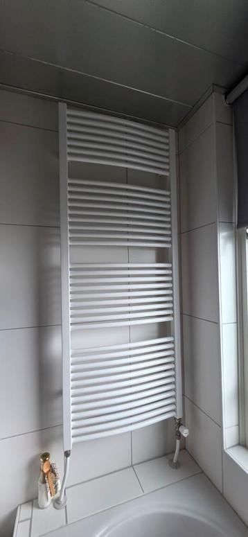 Design radiator zonder beschadigingen beschikbaar voor biedingen
