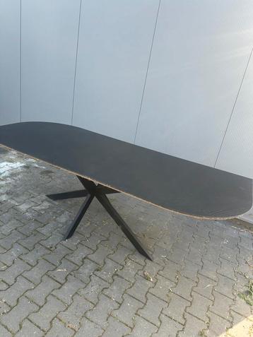 Organische zwarte eettafel 220 x 90cm beschikbaar voor biedingen