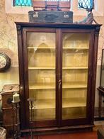Mooie antieke vitrine kast, met planken en glazen deuren, Ophalen