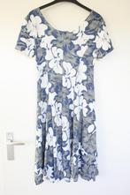 Bloemenjurk van Joy's Paris in maat M / L, Kleding | Dames, Jurken, Maat 38/40 (M), Blauw, Zo goed als nieuw, Knielengte