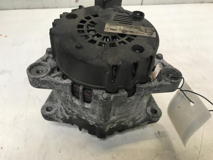 Dynamo van een Mercedes E-Klasse, Auto-onderdelen, Motor en Toebehoren, Mercedes-Benz, Gebruikt, 3 maanden garantie, Ophalen of Verzenden