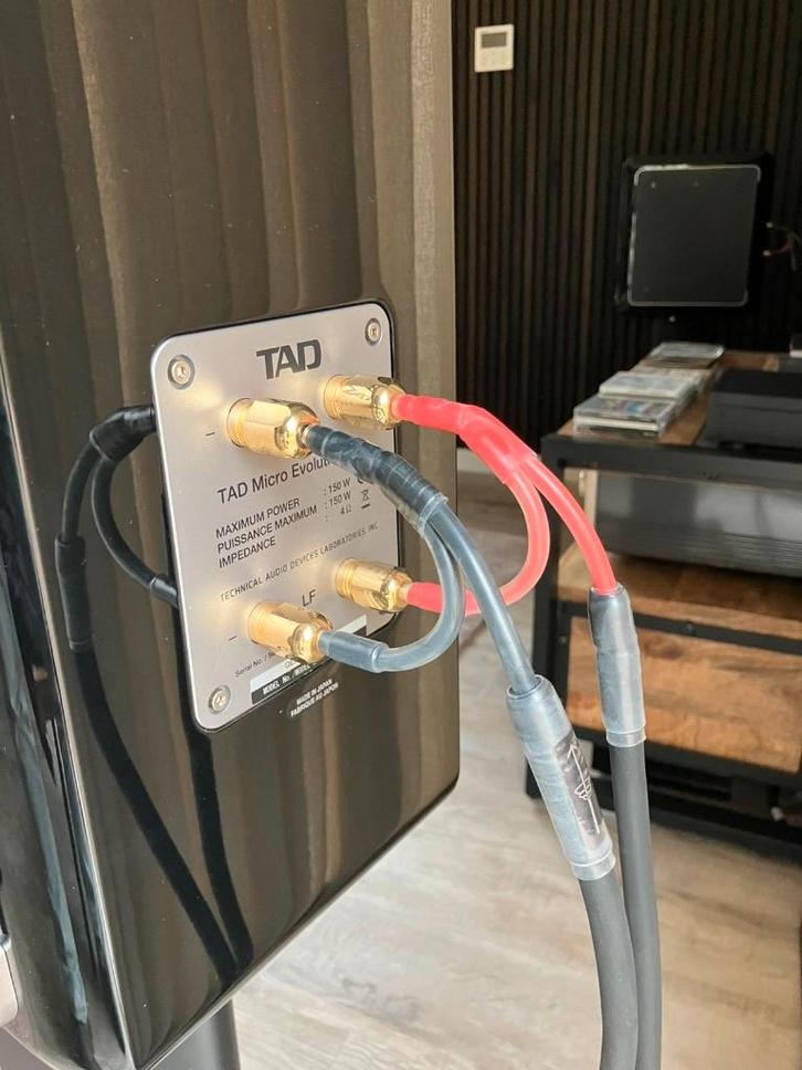 M-way 4DW Reference speakercables, Audio, Tv en Foto, Audiokabels en Televisiekabels, Zo goed als nieuw, Luidsprekerkabel, 2 tot 5 meter