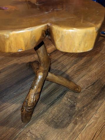 Mooi Houten Bijzettafel / Krukje - Uniek Design beschikbaar voor biedingen