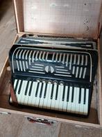 Vintage Toetsaccordeon met Koffer & Riemen, Muziek en Instrumenten, Accordeons, Gebruikt, Overige formaten, Toetsaccordeon, Met riemen