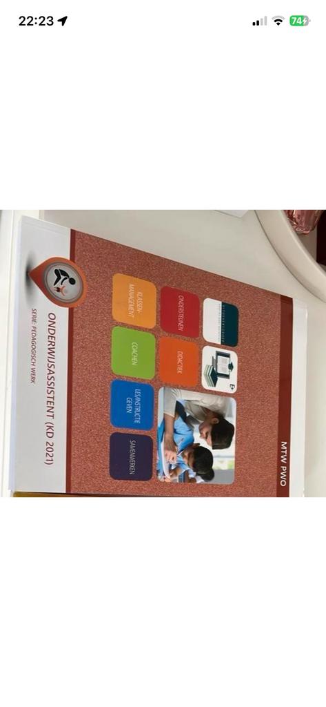 Onderwijsassistente boek, Ophalen of Verzenden, Zo goed als nieuw, Jongen of Meisje