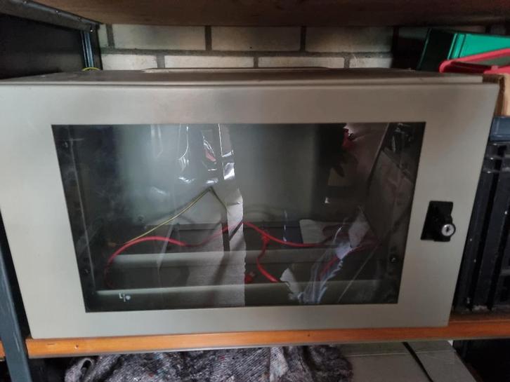 Netwerkkast, Computers en Software, Serverkasten, Zo goed als nieuw, Glas, Plaatstaal, Ophalen